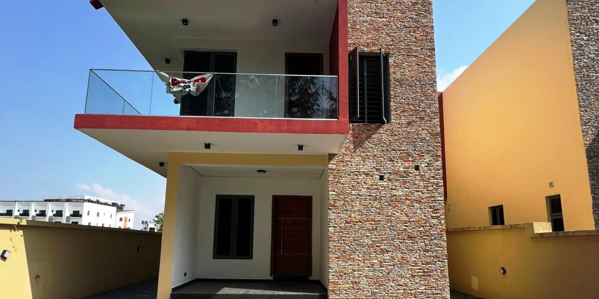 Luxurious 4 Bedroom Semi furnished Duplex for Sale