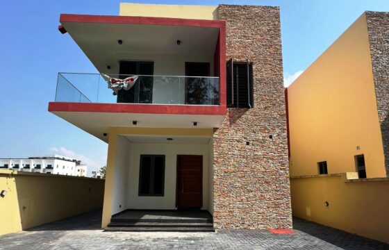 Luxurious 4 Bedroom Semi furnished Duplex for Sale